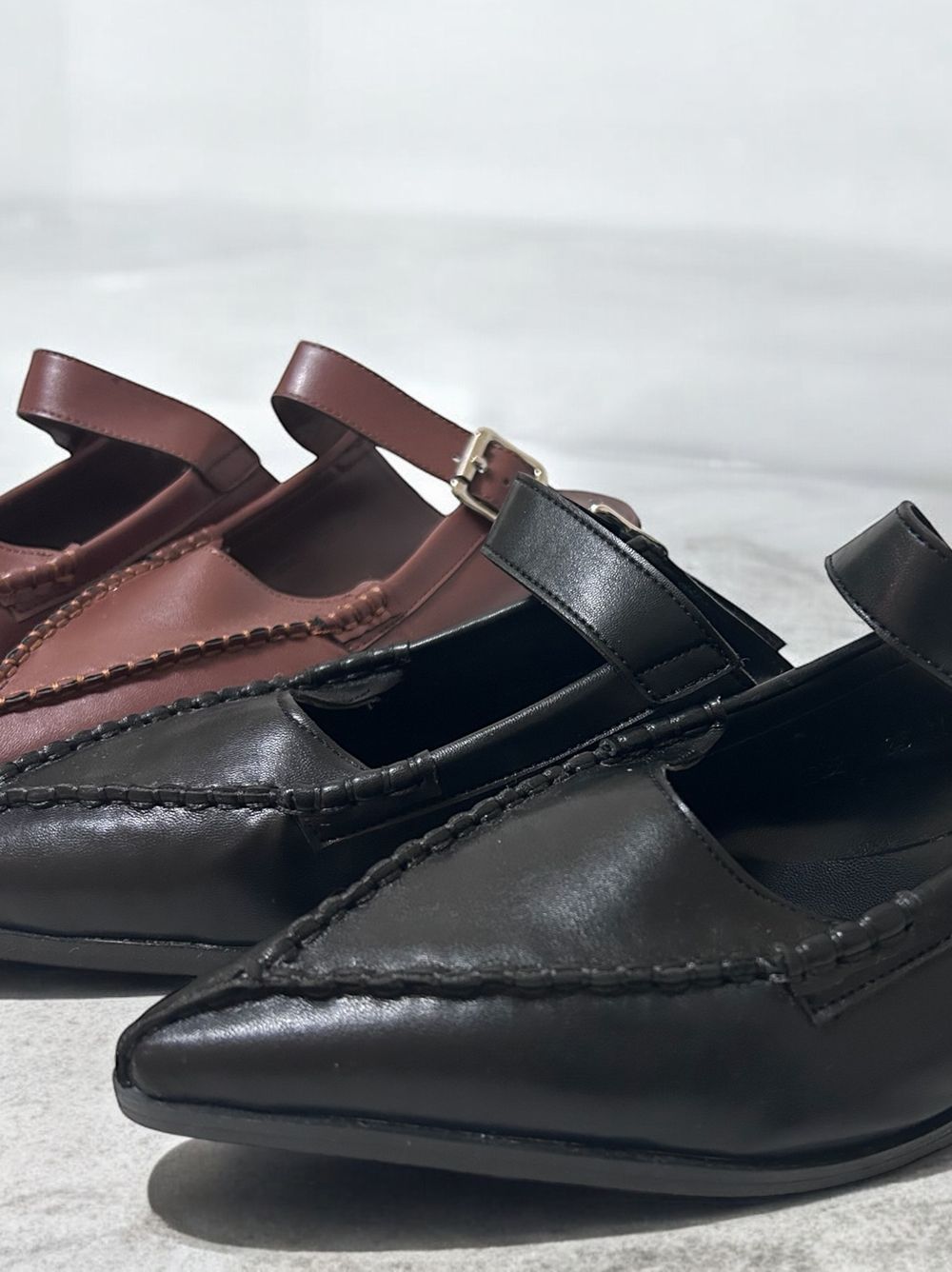 Pointed toe Belt ミュール