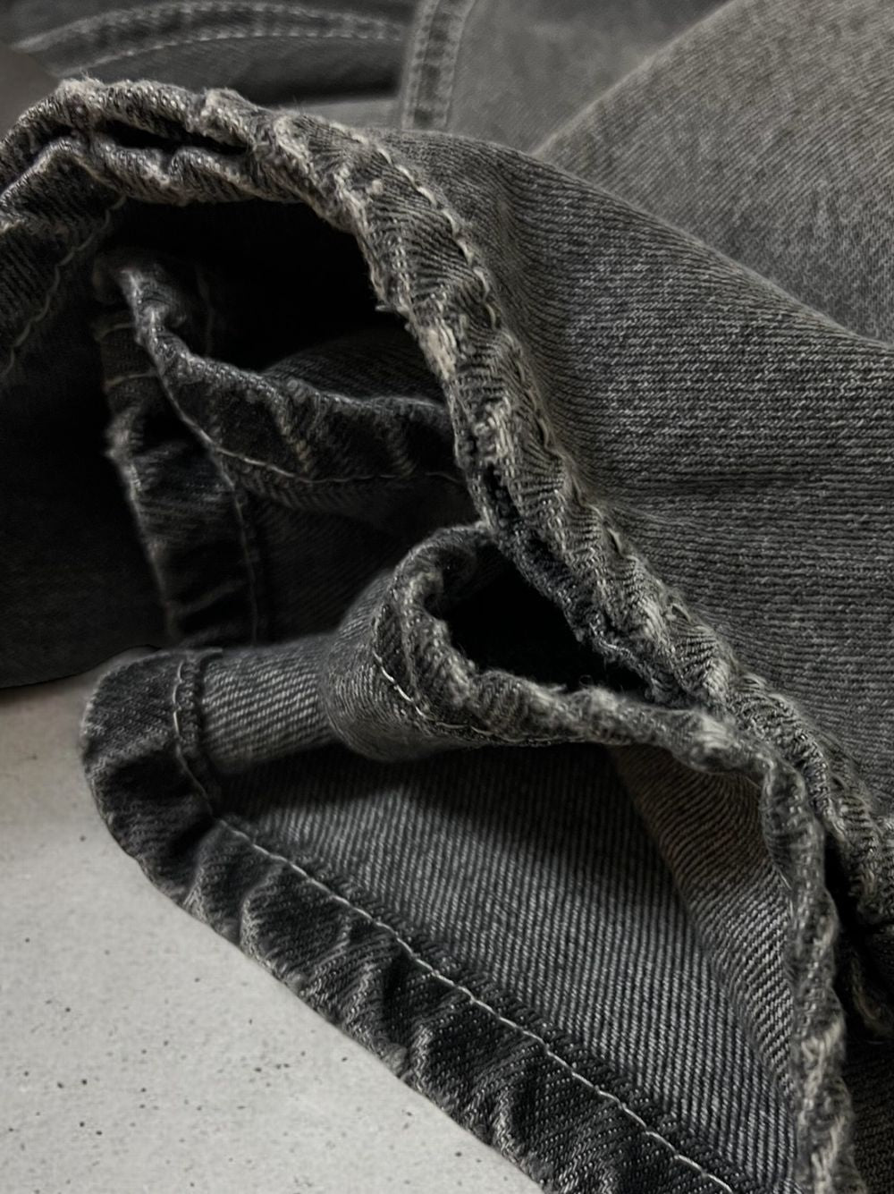 Wash gray ソフトデニムパンツ