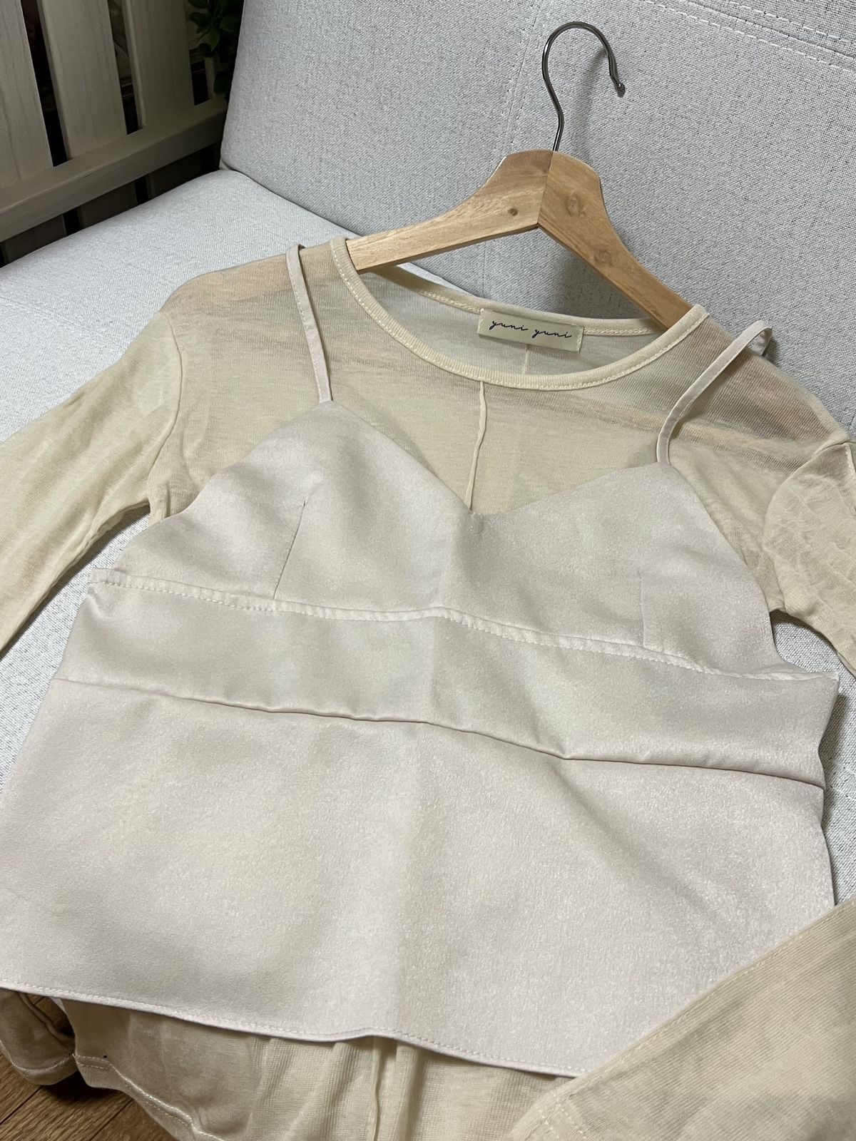 Wide pleats サテンキャミソール