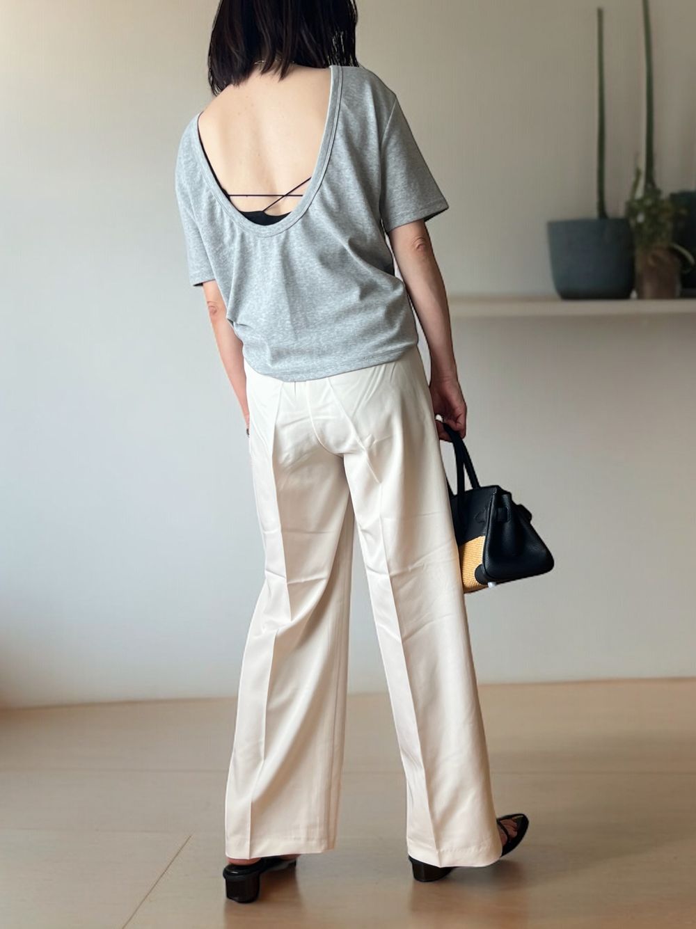 Back scoop neckline トップス