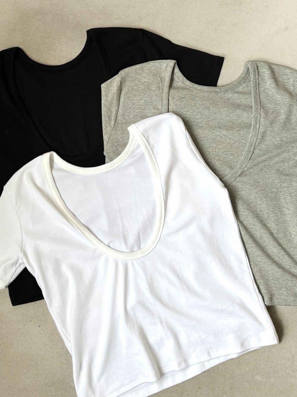 Back scoop neckline トップス