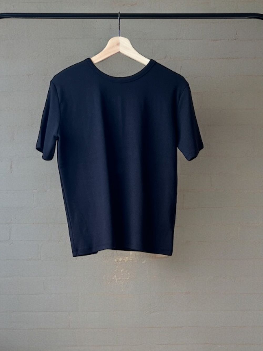 Back scoop neckline トップス