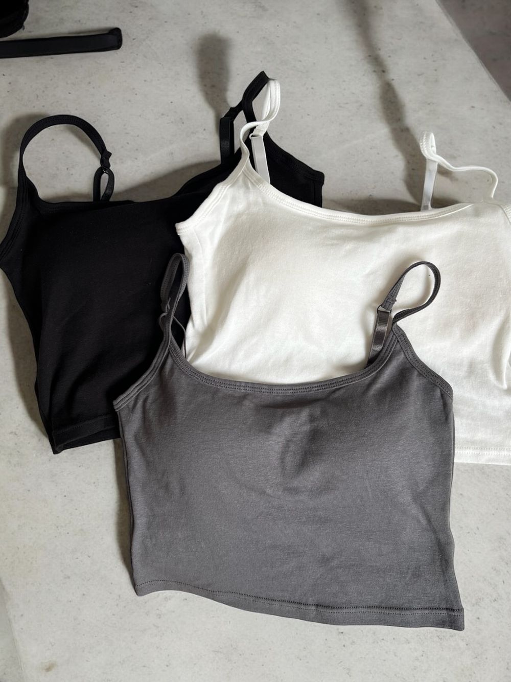Back cross strap パッド付きキャミソール