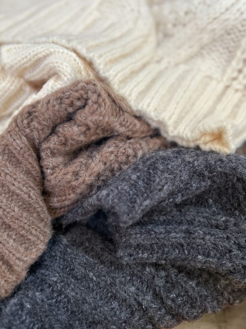 High neck ケーブルニットベスト