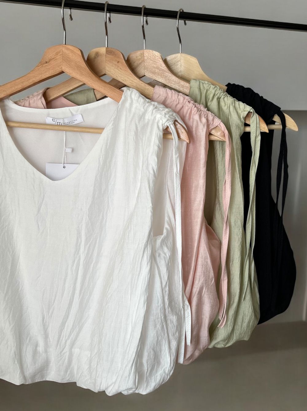 Drawstring shoulder エアリーシフォントップス