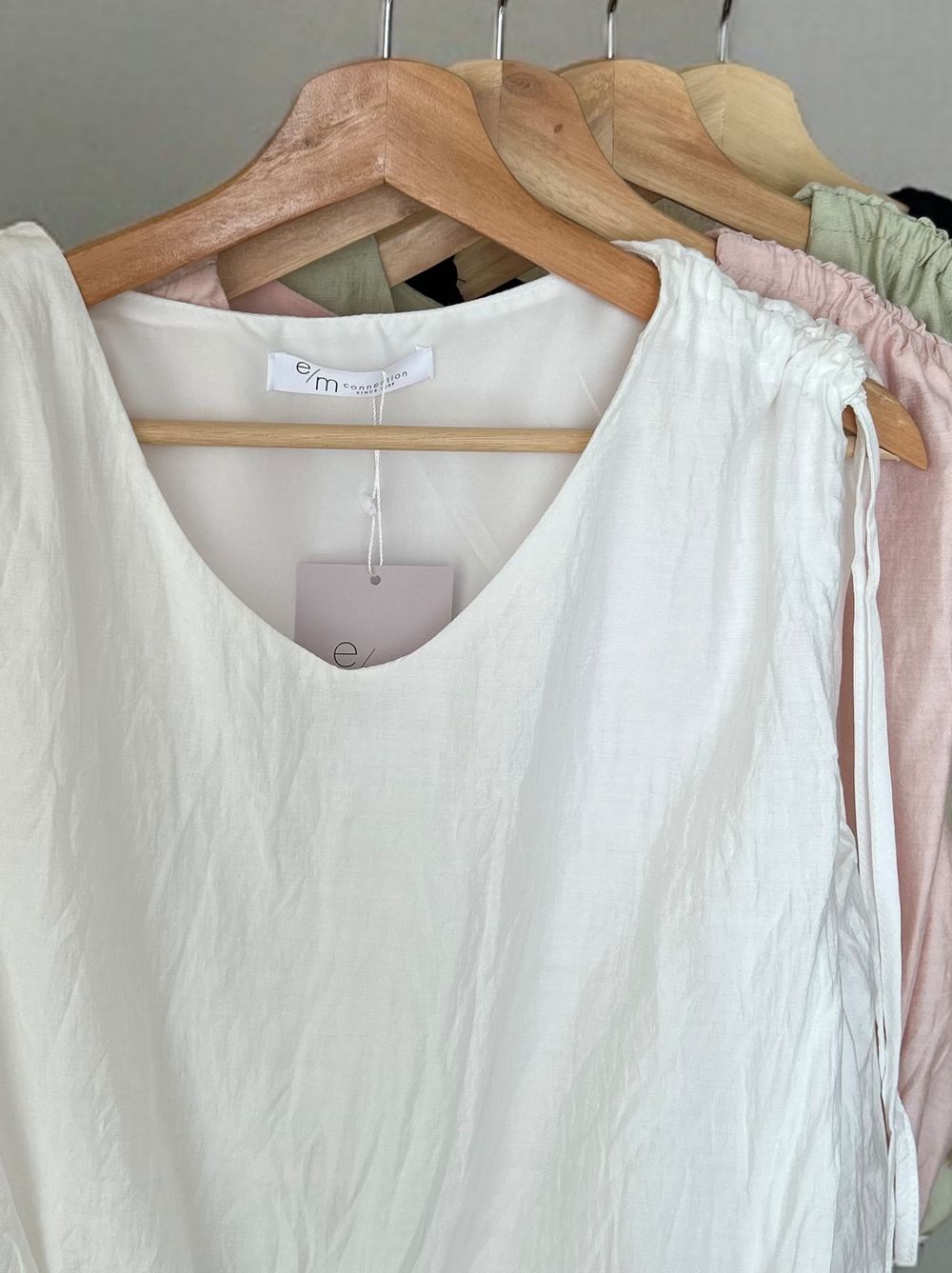 Drawstring shoulder エアリーシフォントップス