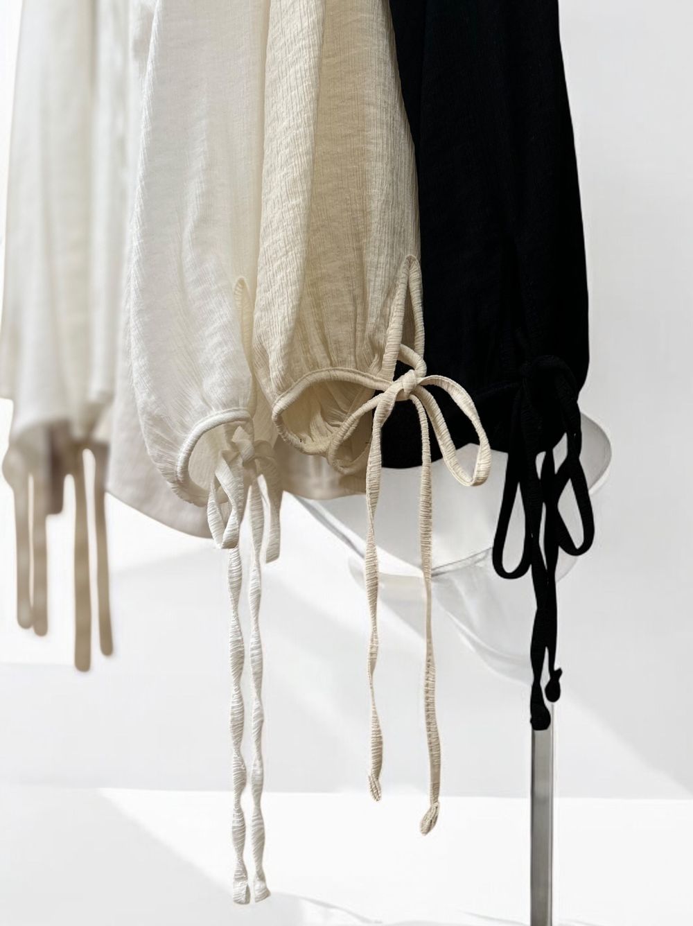 Sheer pleats ボウタイブラウス