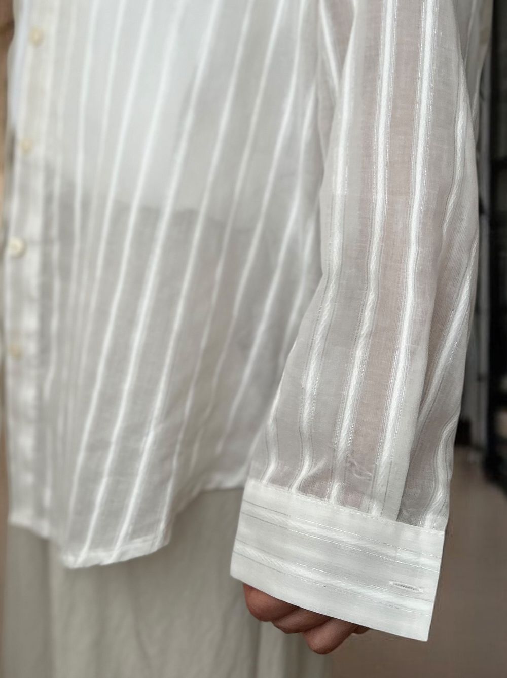 Back open ribbon シャイニーストライプシャツ