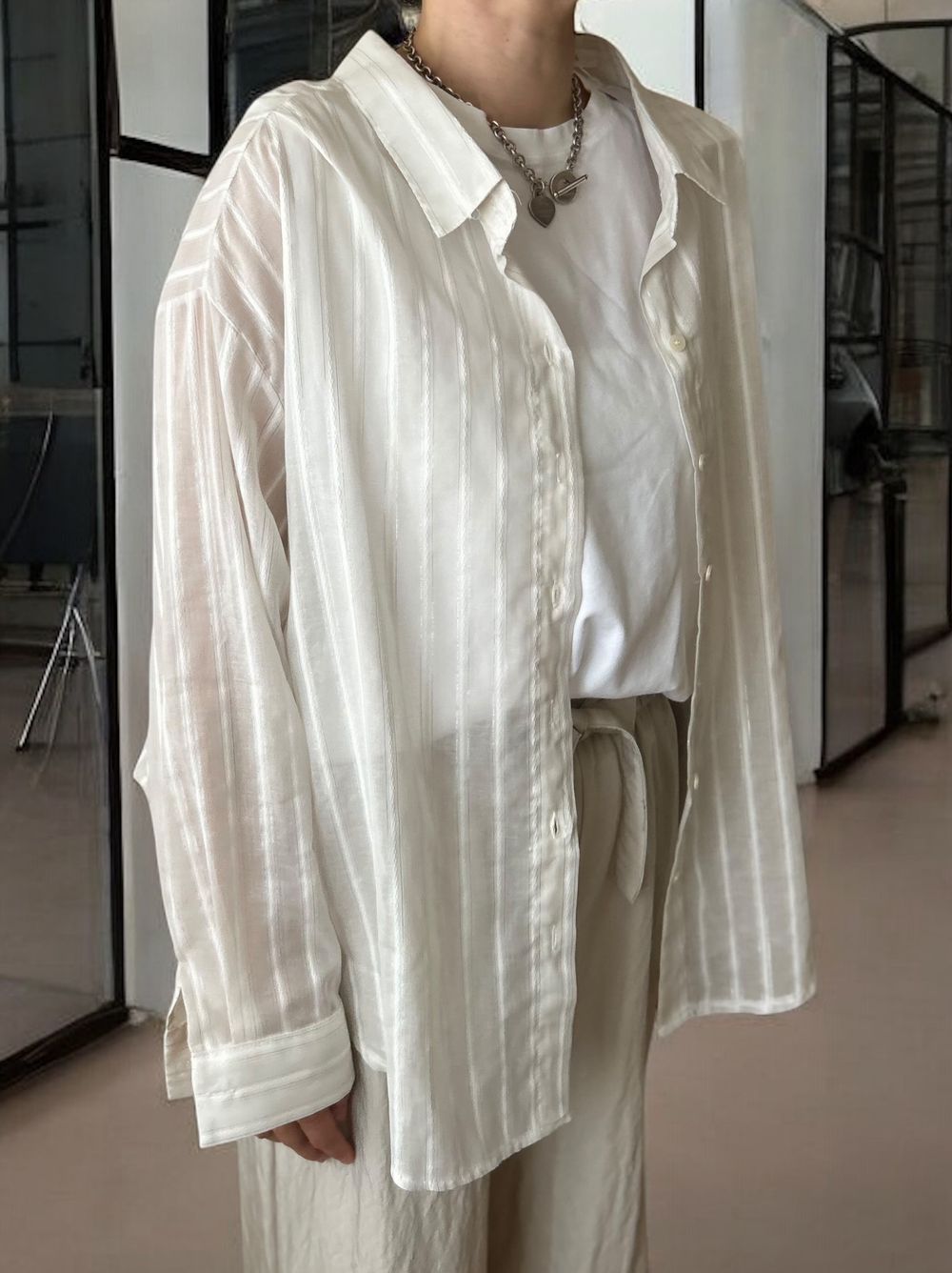 Back open ribbon シャイニーストライプシャツ