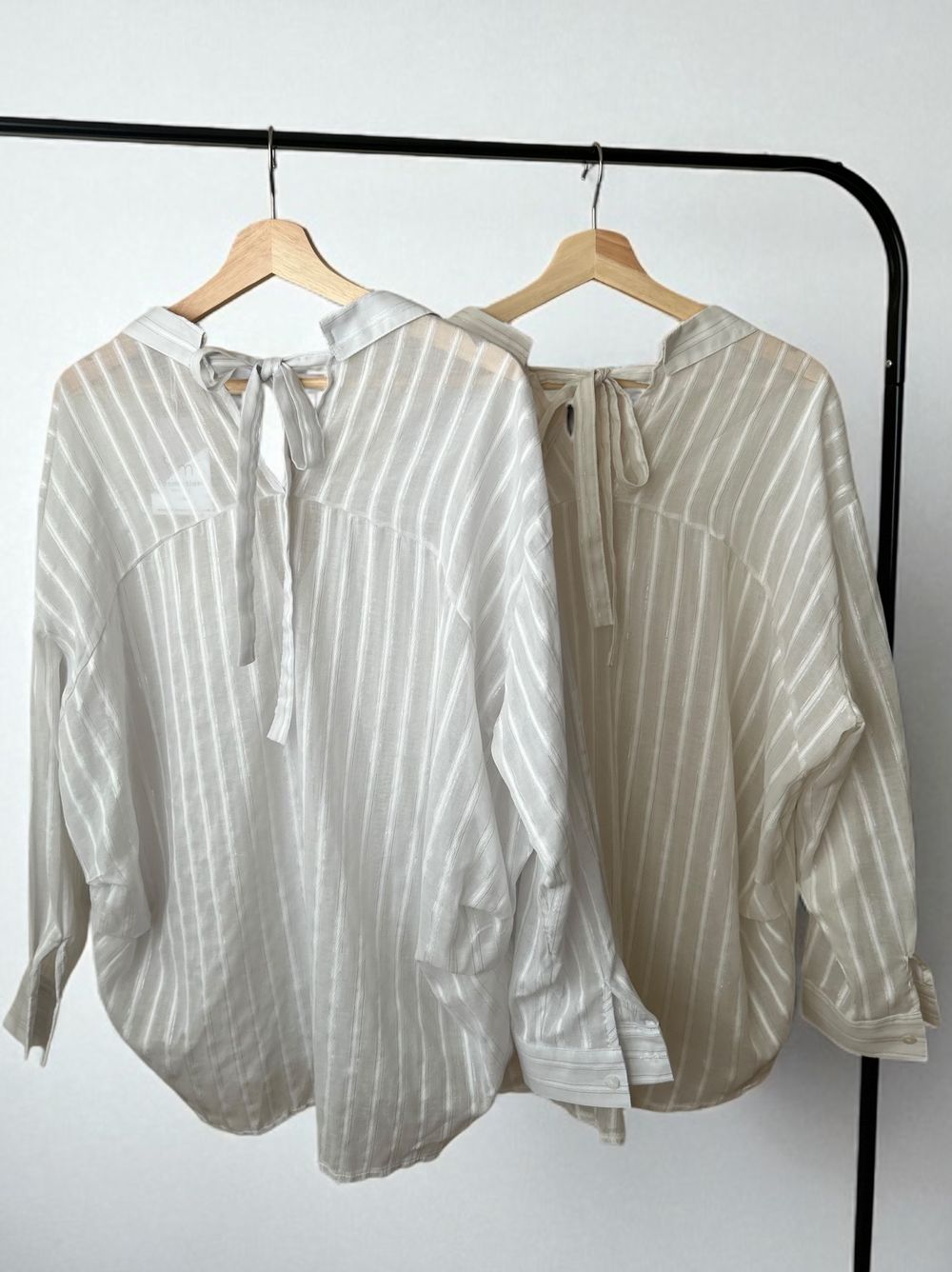 Back open ribbon シャイニーストライプシャツ