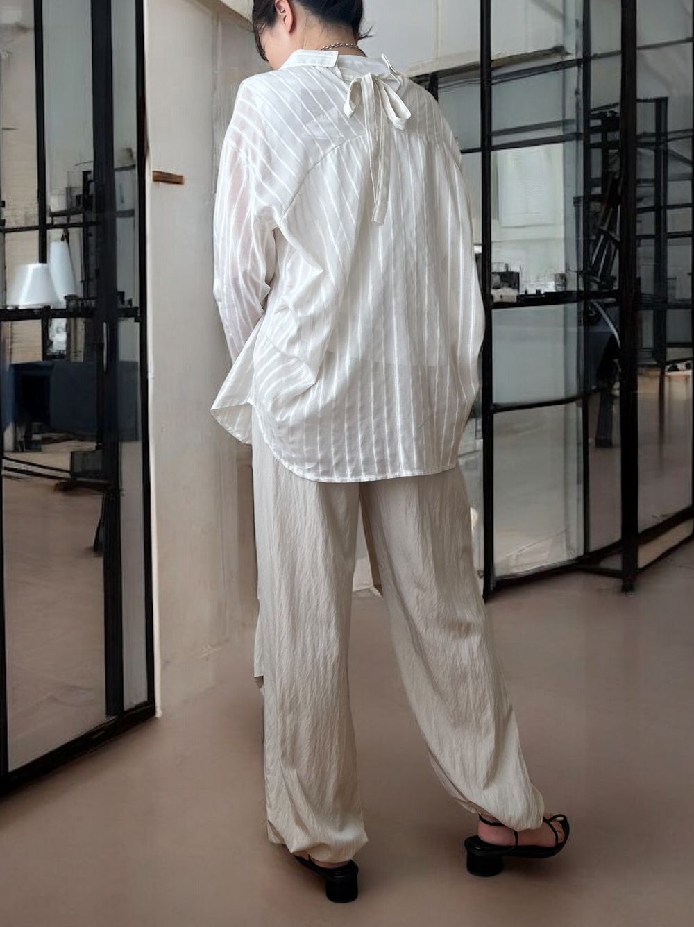 Back open ribbon シャイニーストライプシャツ