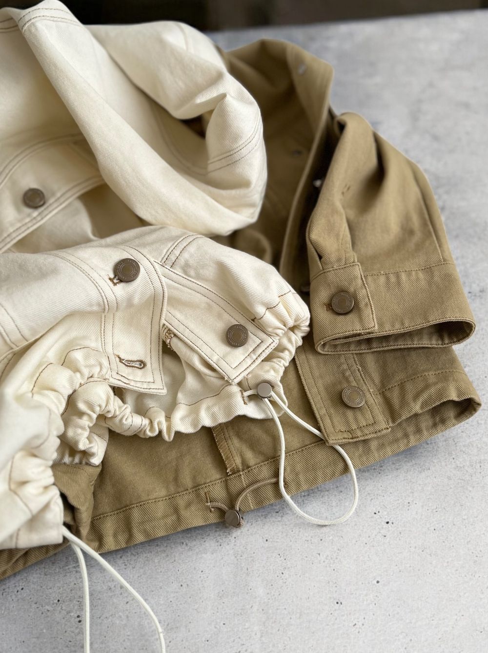 No collar drawstring カラーデニムジャケット