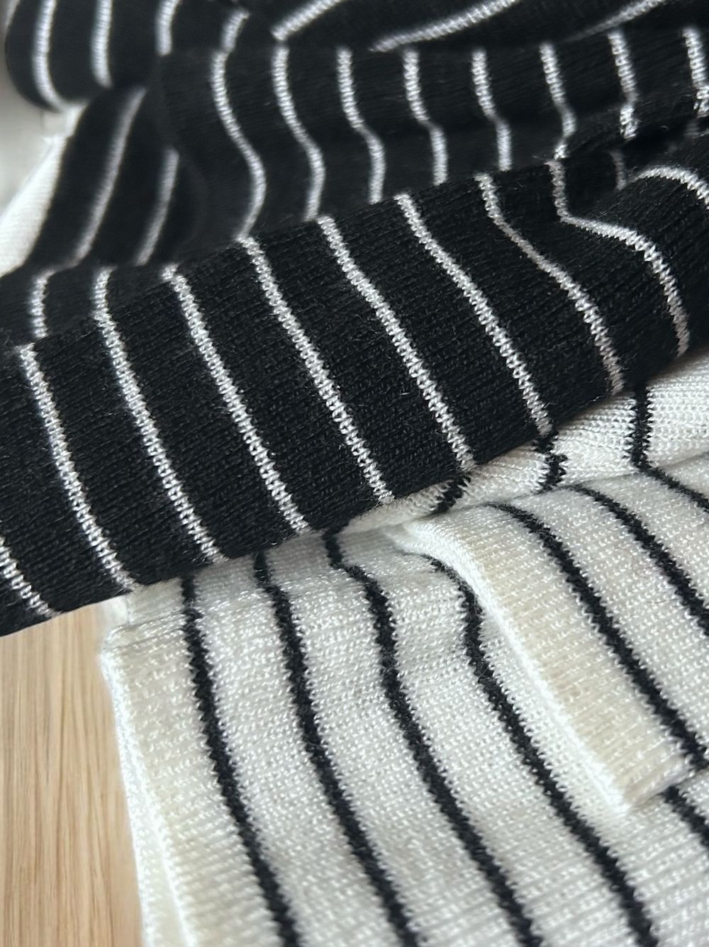 Chalk stripe wool blended ニットタートルトップス