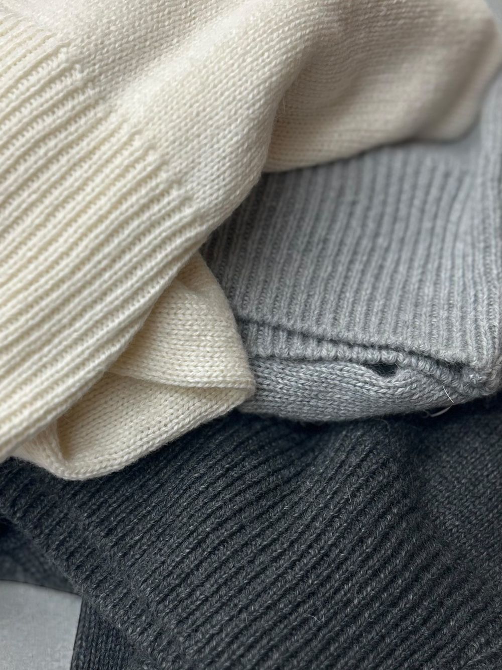 Wool blend crew neckニットフーディー