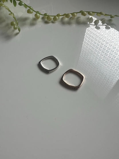 Curvy square stone ring