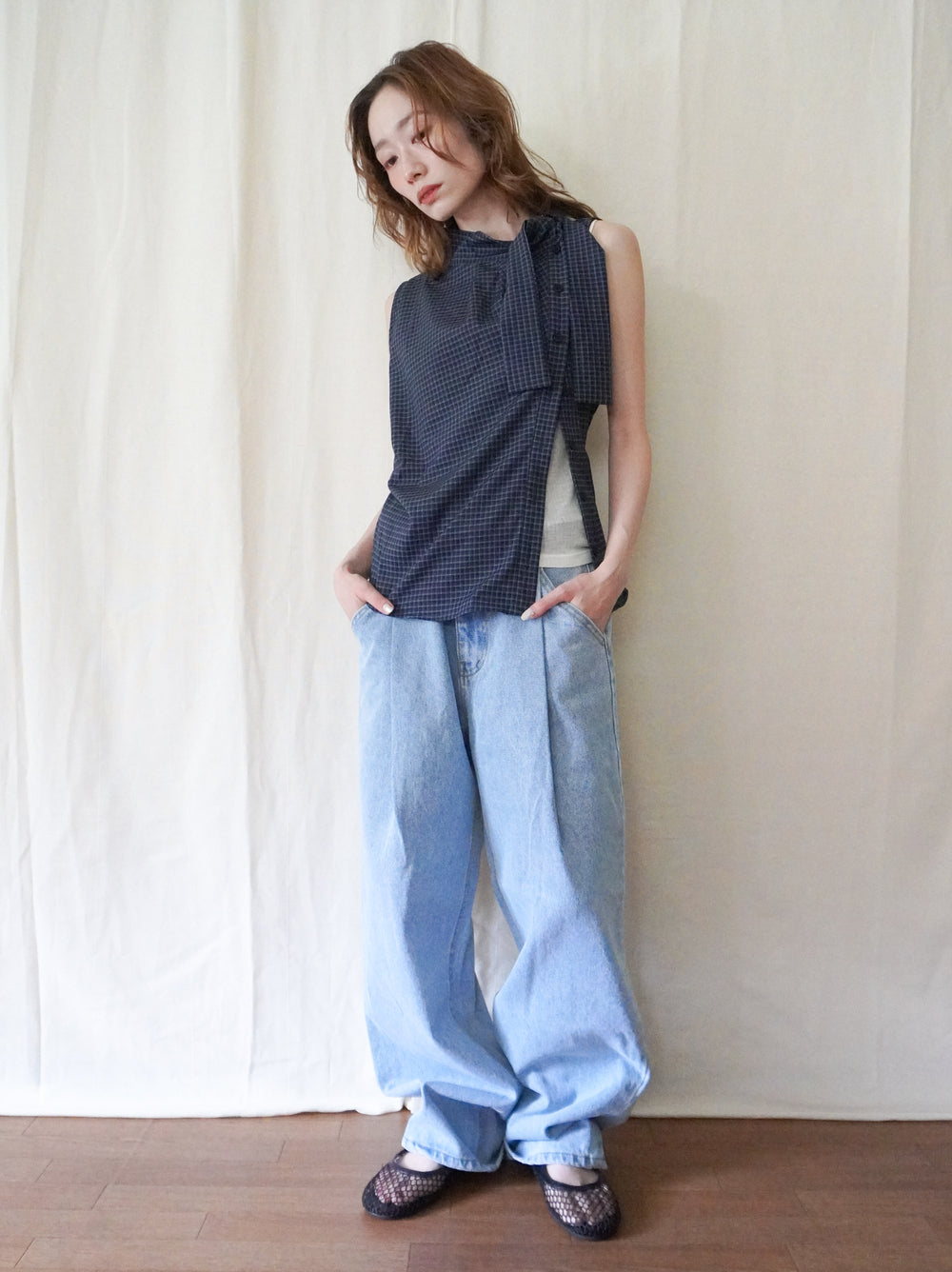 Soft curve タックデニムパンツ