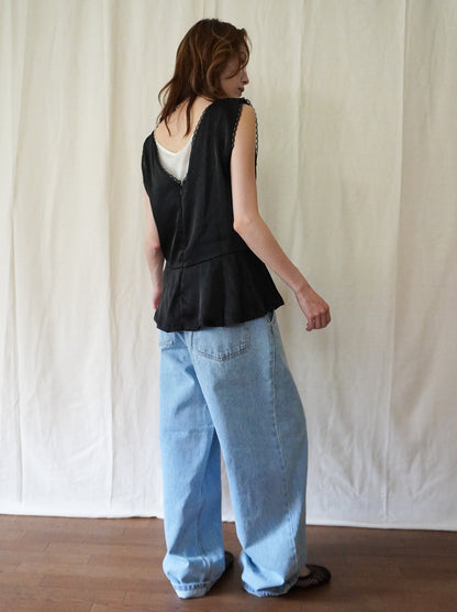 Soft curve タックデニムパンツ