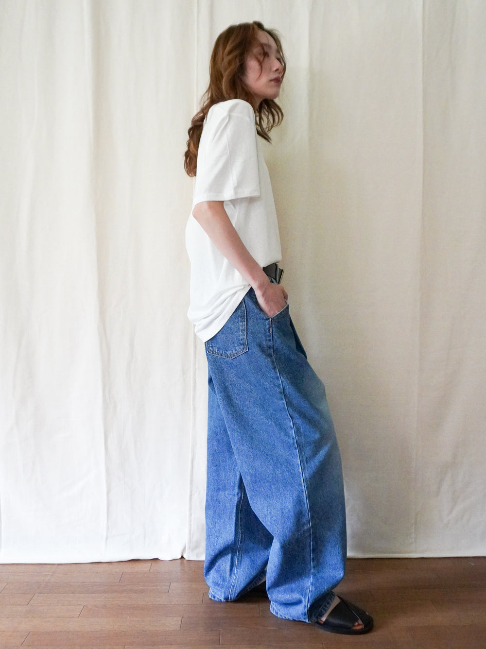 Soft curve タックデニムパンツ
