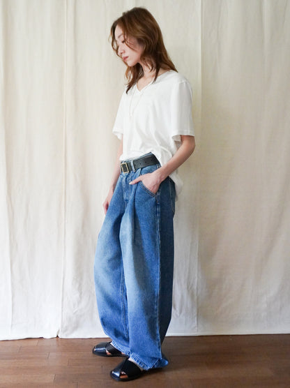 Soft curve タックデニムパンツ