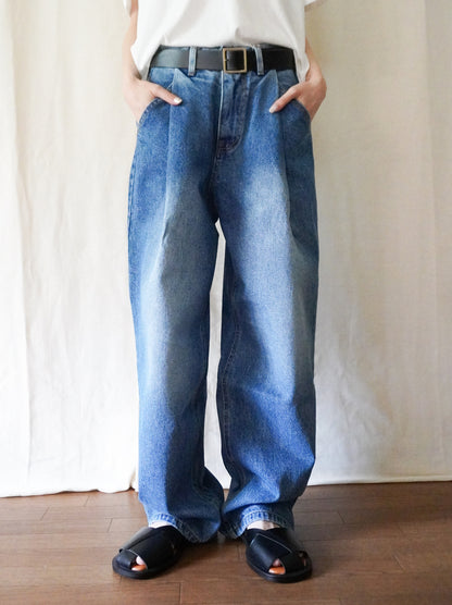 Soft curve タックデニムパンツ