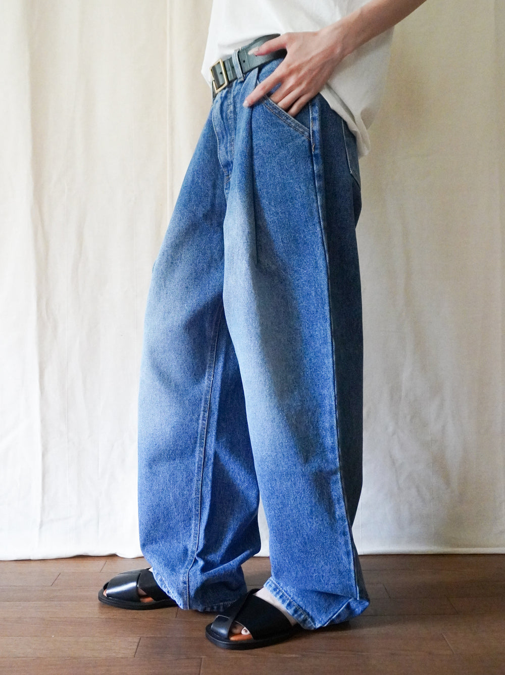 Soft curve タックデニムパンツ