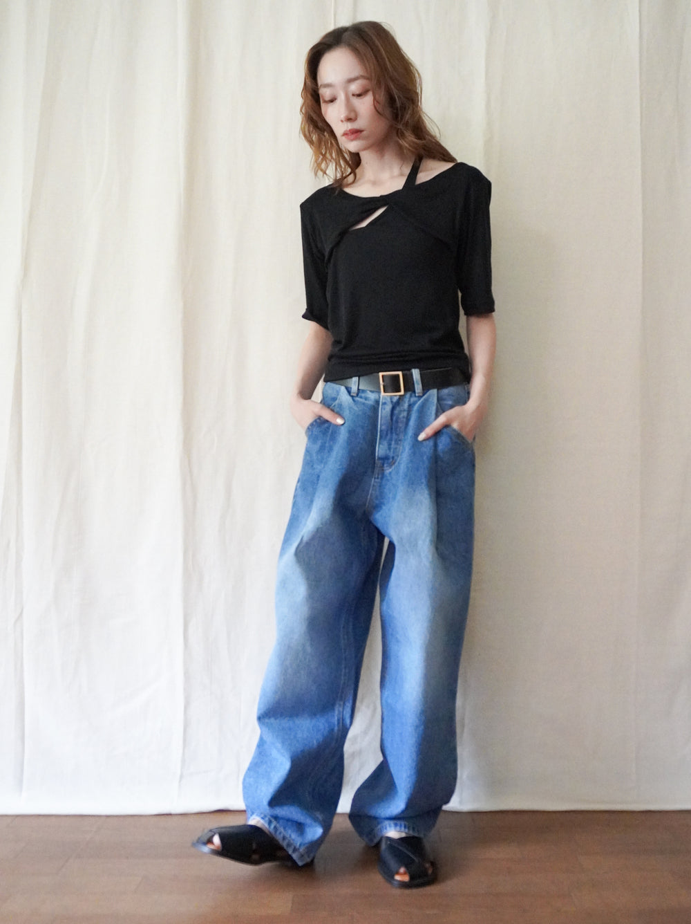 Soft curve タックデニムパンツ