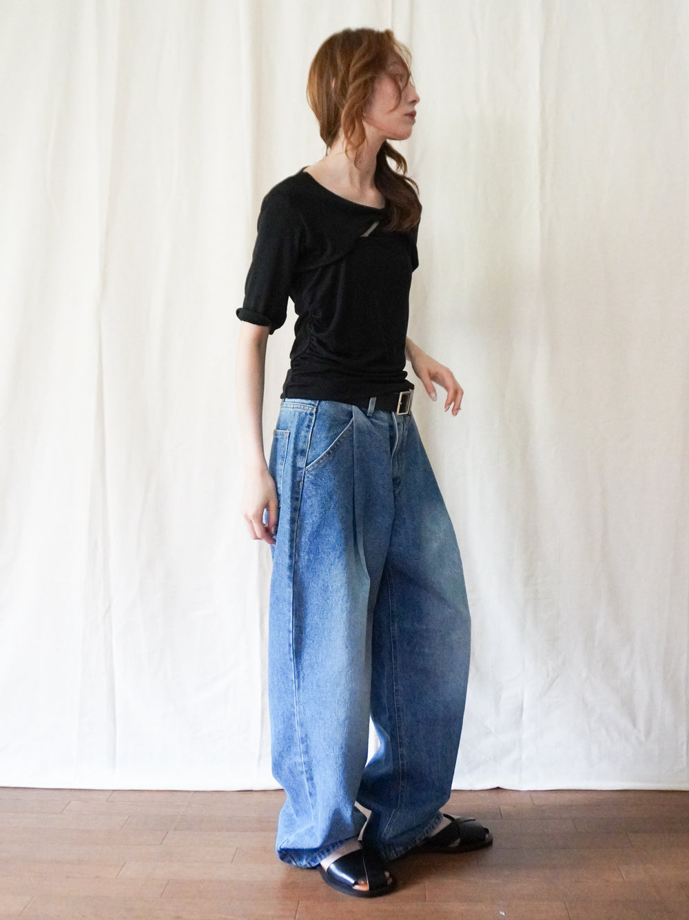 Soft curve タックデニムパンツ