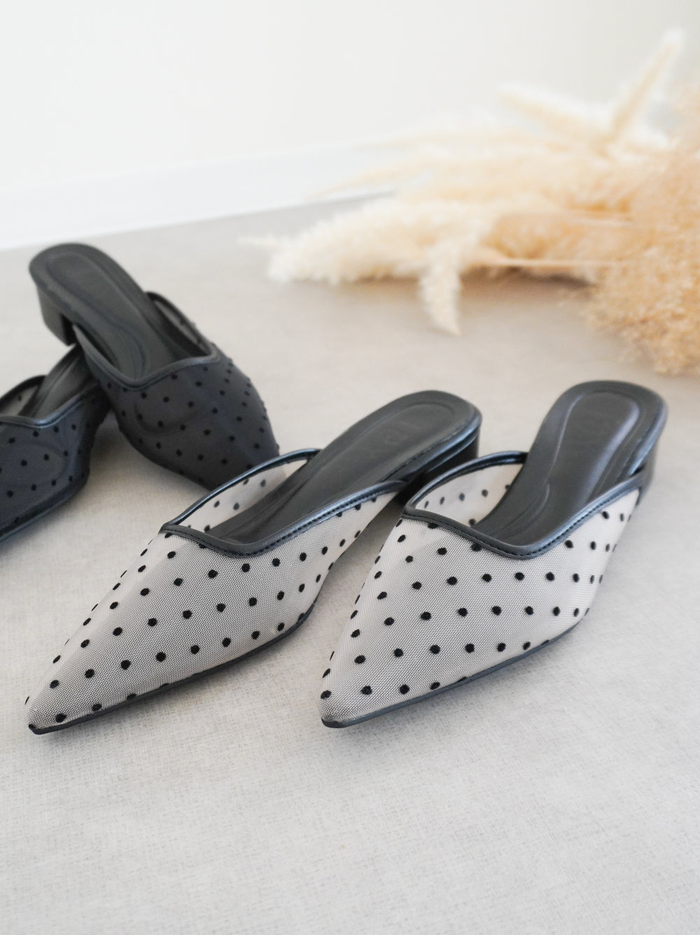 Dot tulle ポインテッドミュール