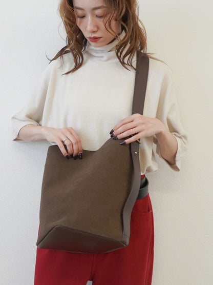 【受注販売・納期2週間】Velour touch ヌバックレザートートバッグ