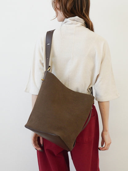 【受注販売・納期2週間】Velour touch ヌバックレザートートバッグ