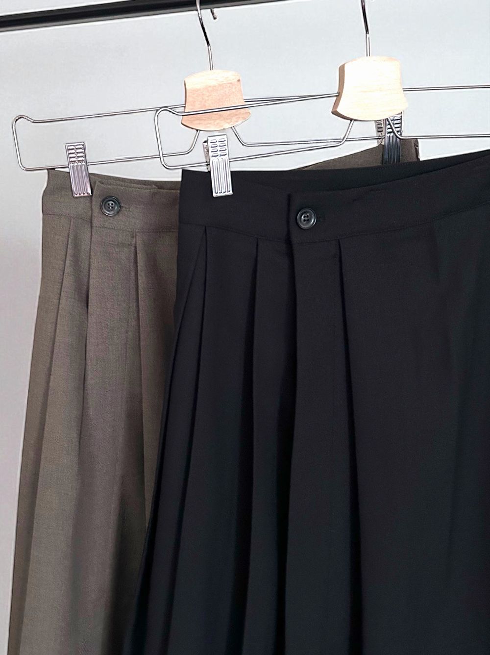 Side slit ミディプリーツスカート