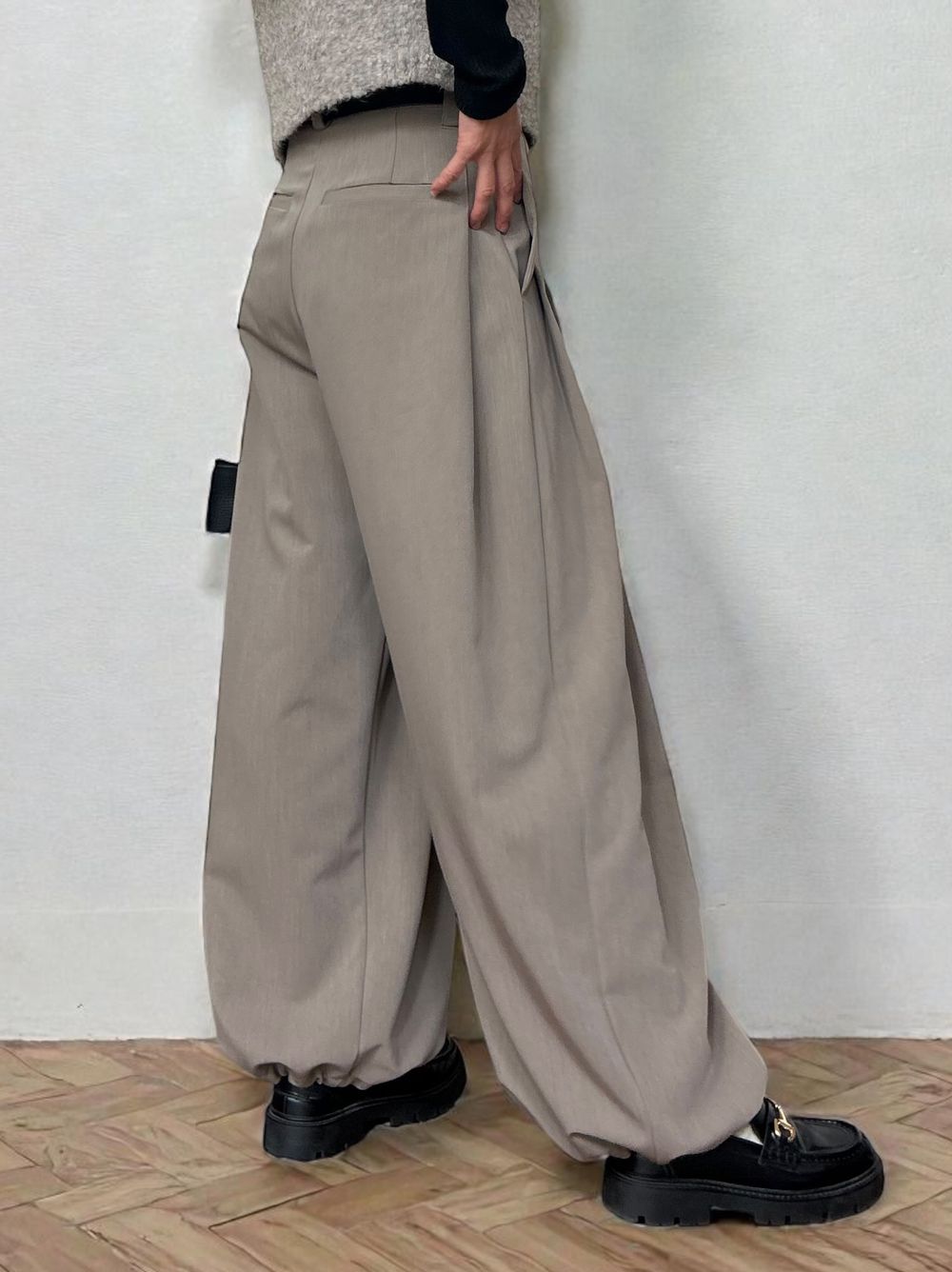 Hem drawstring タックボリュームパンツ