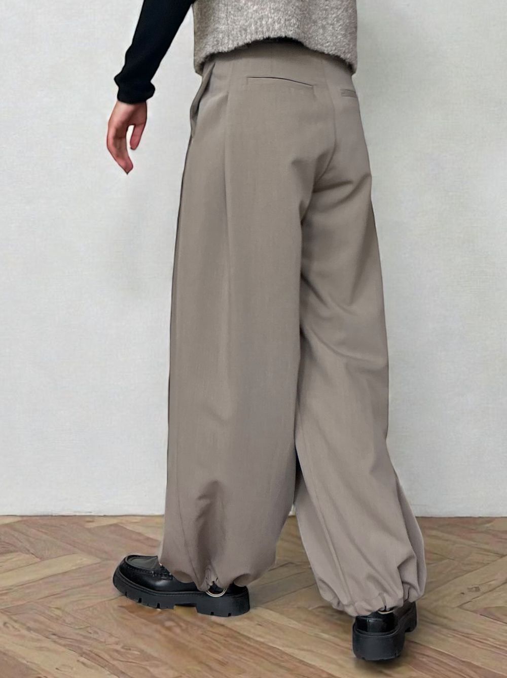 Hem drawstring タックボリュームパンツ