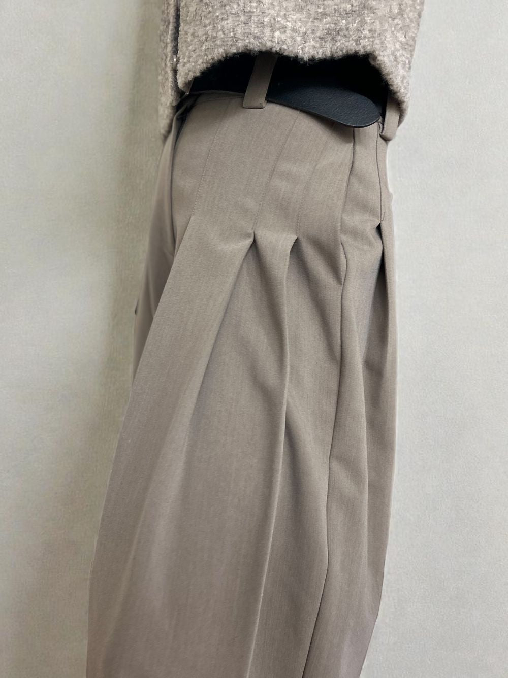 Hem drawstring タックボリュームパンツ