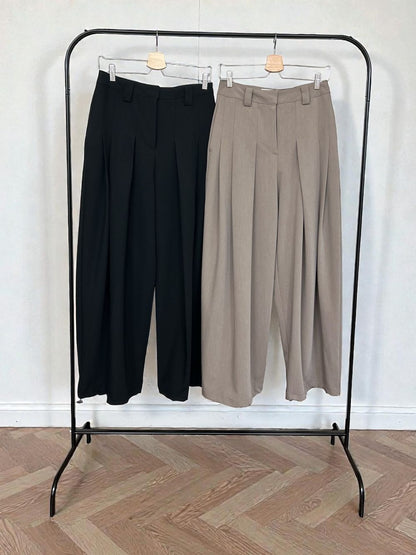 Hem drawstring タックボリュームパンツ