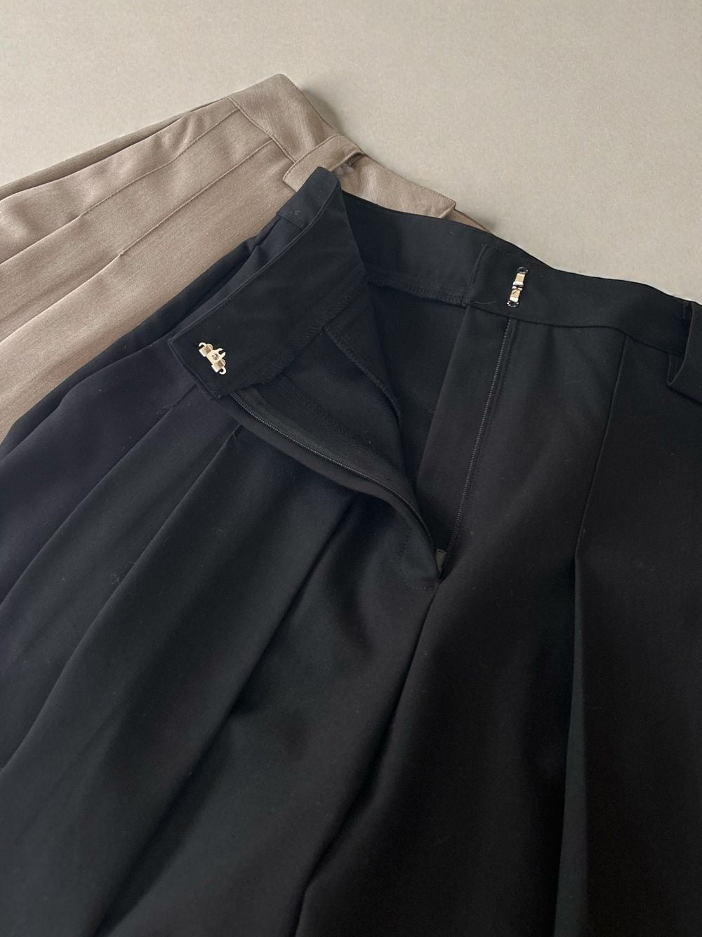 Hem drawstring タックボリュームパンツ