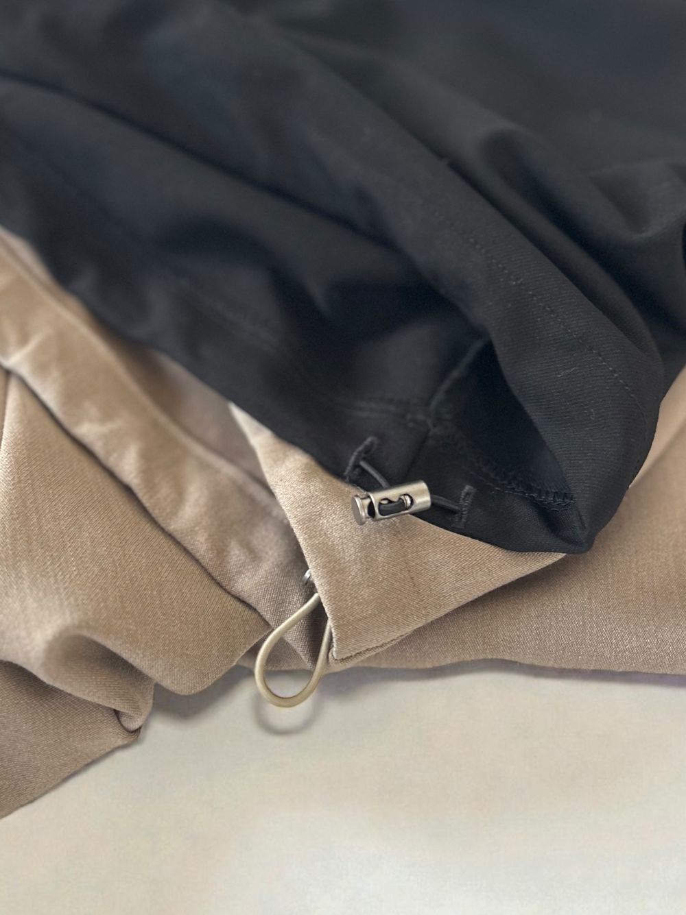 Hem drawstring タックボリュームパンツ