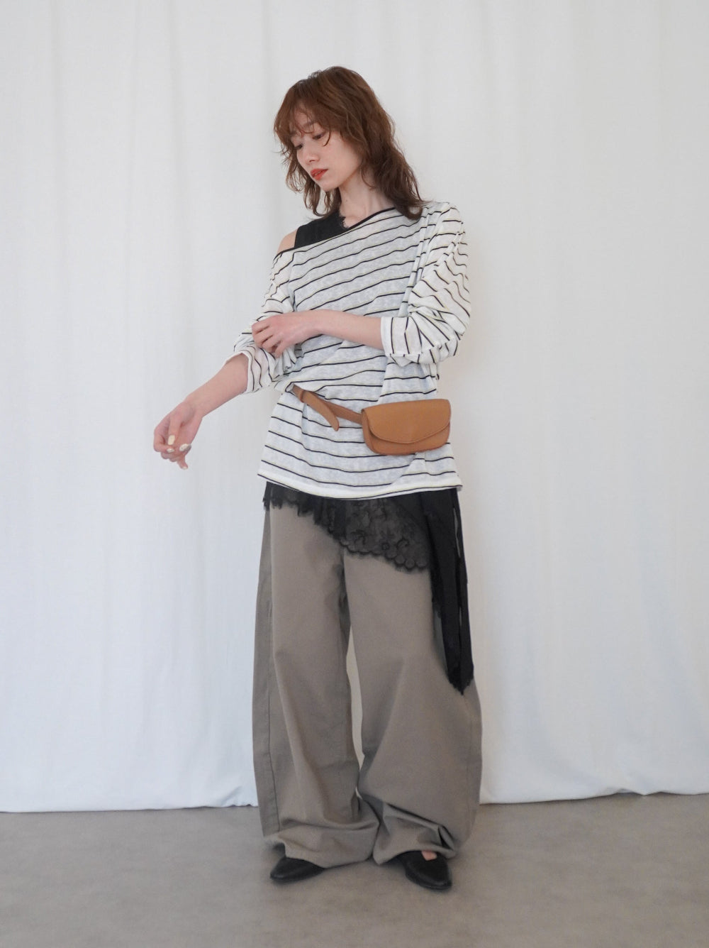 Natural curve barrel leg パンツ