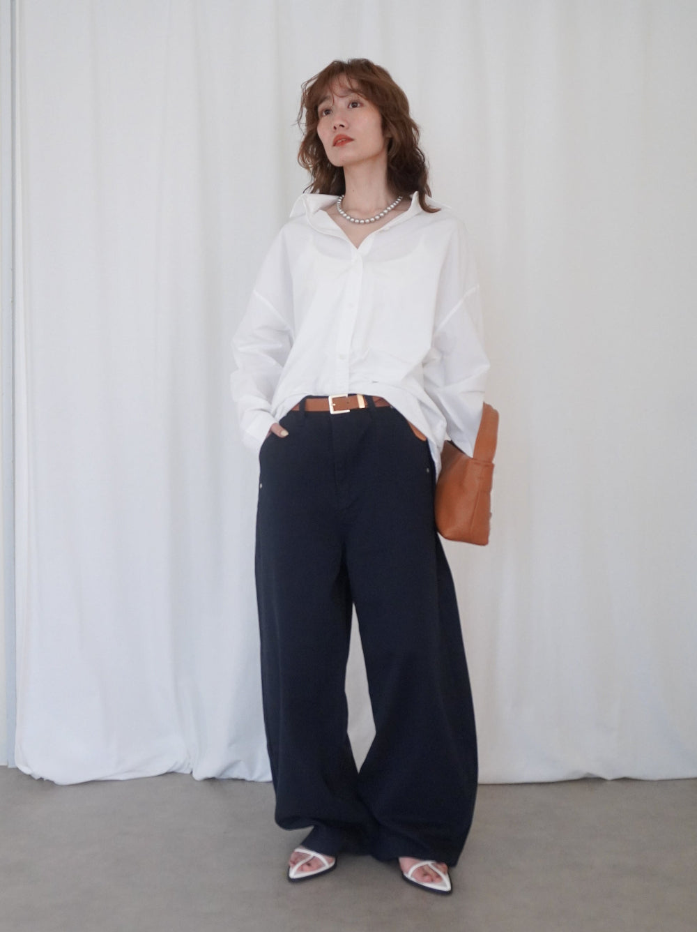 Natural curve barrel leg パンツ