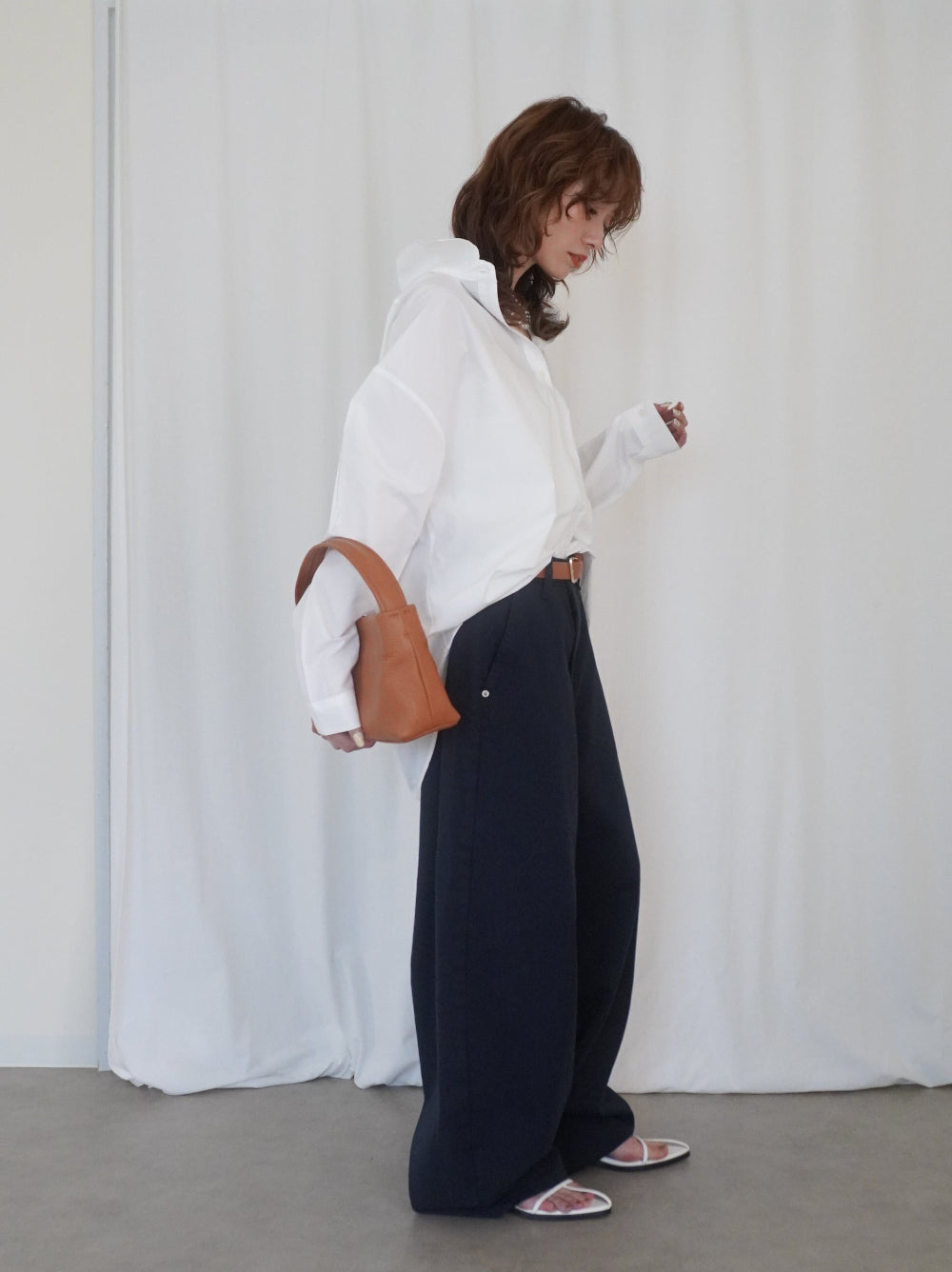 Natural curve barrel leg パンツ