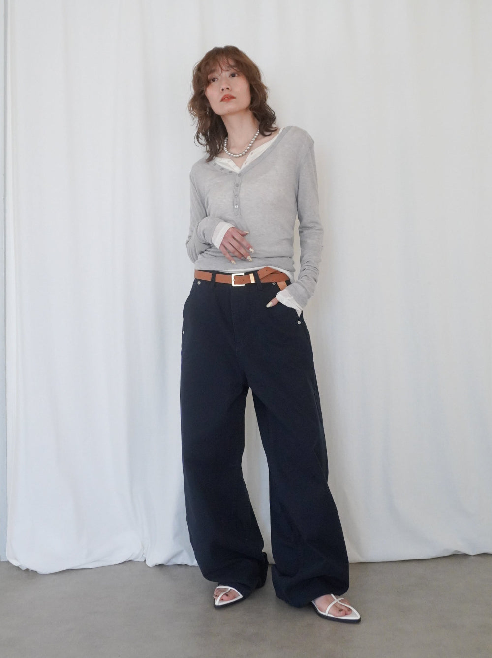 Natural curve barrel leg パンツ