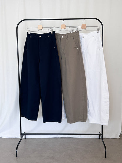 Natural curve barrel leg パンツ