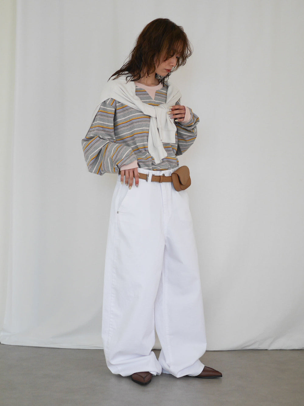 Natural curve barrel leg パンツ