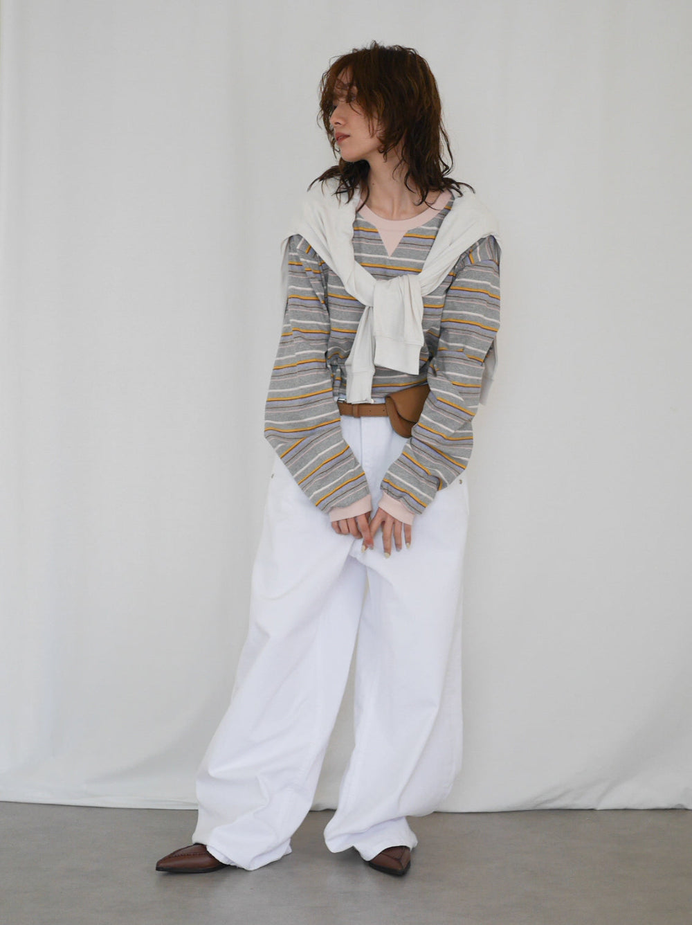 Natural curve barrel leg パンツ