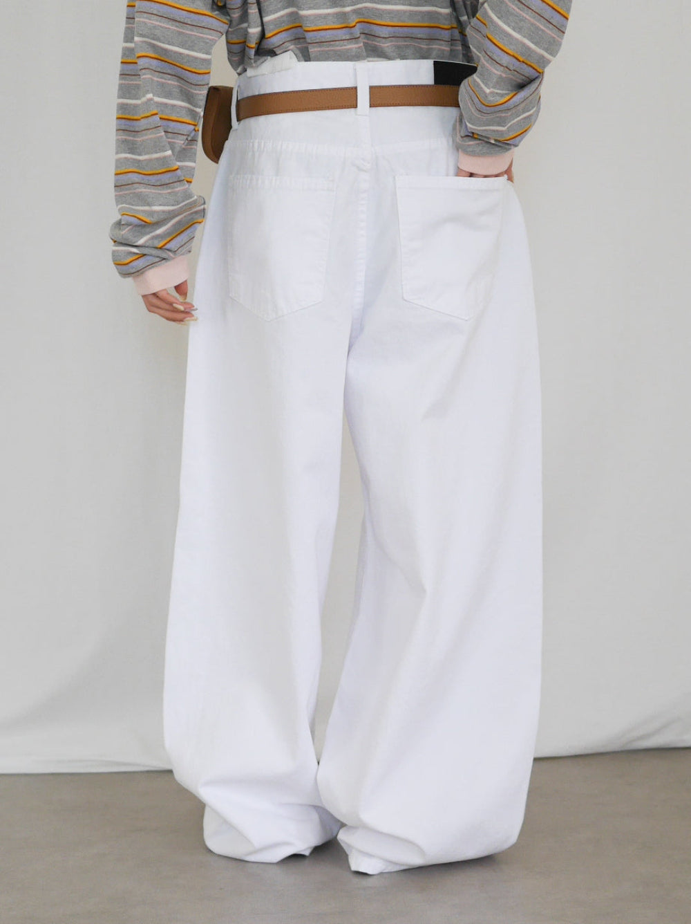Natural curve barrel leg パンツ