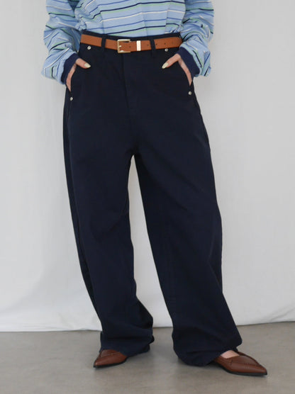 Natural curve barrel leg パンツ
