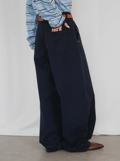 Natural curve barrel leg パンツ