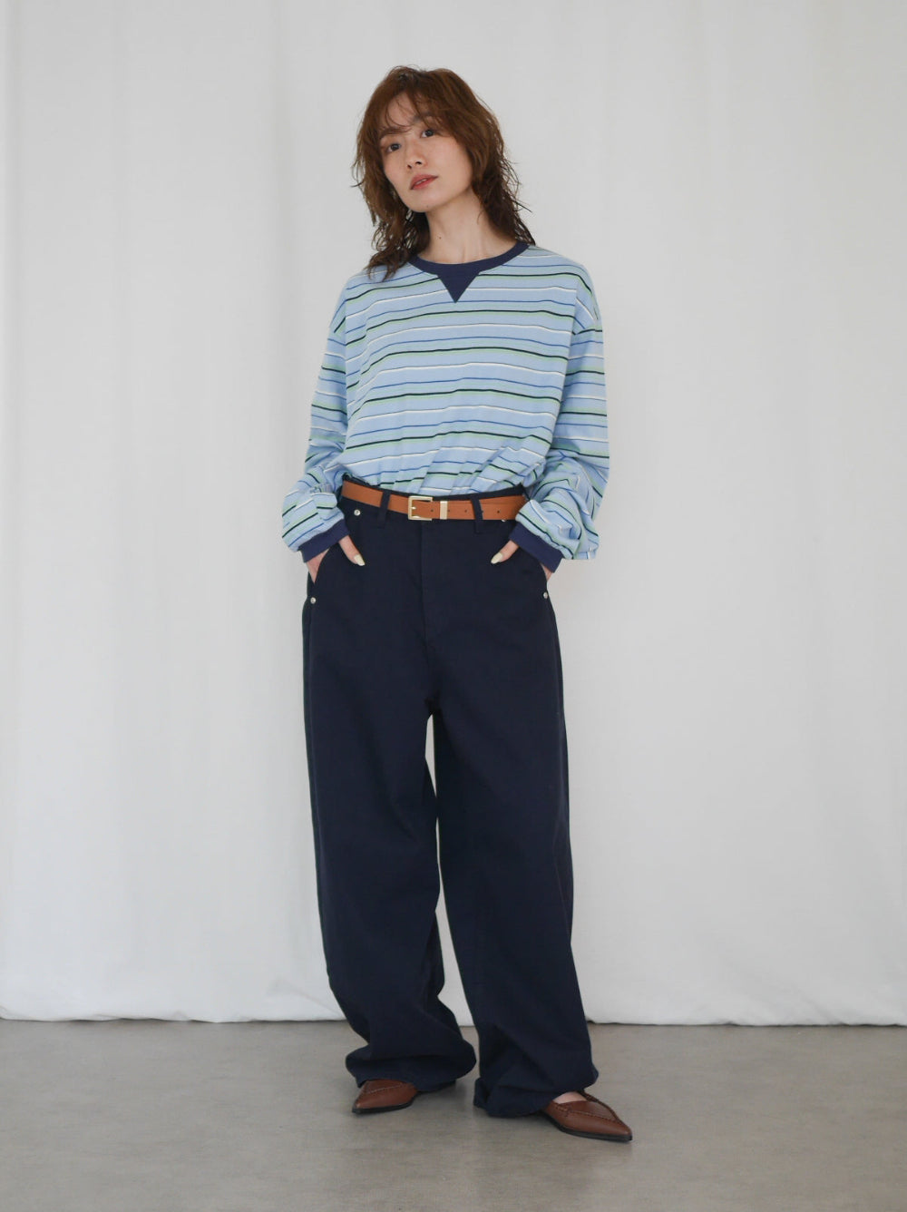 Natural curve barrel leg パンツ
