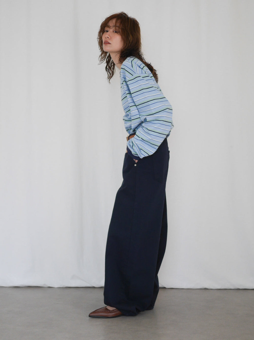 Natural curve barrel leg パンツ