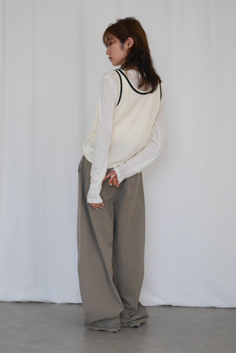 Natural curve barrel leg パンツ
